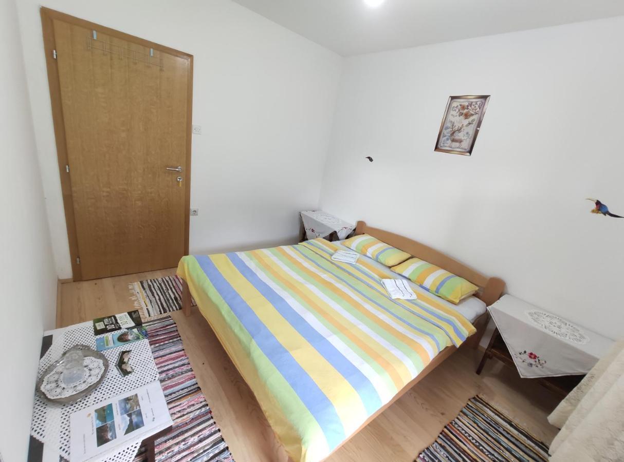 Privatni Smjestaj "Mratinje" Guest House Pluzine Exterior photo