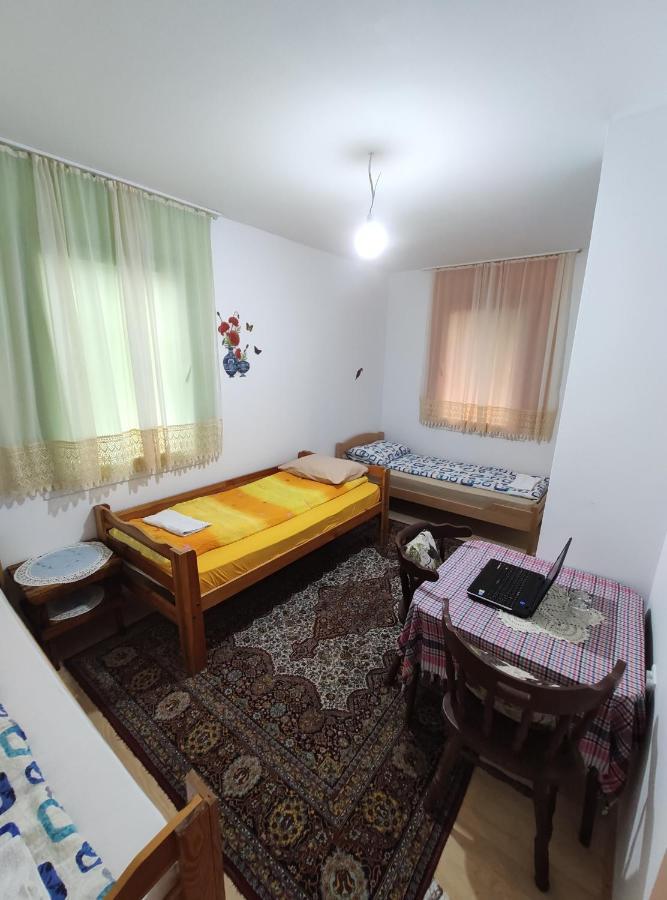 Privatni Smjestaj "Mratinje" Guest House Pluzine Exterior photo